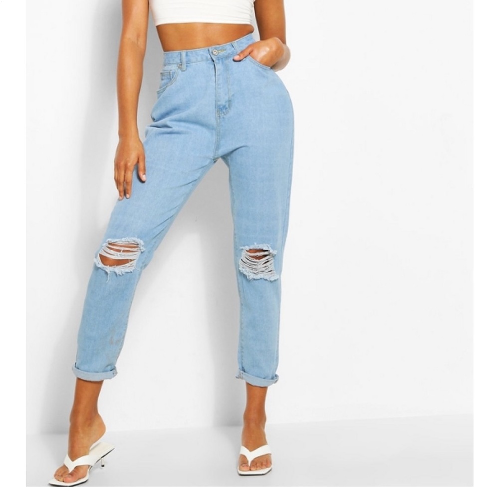 Mid rise distressed boyfriend jeans